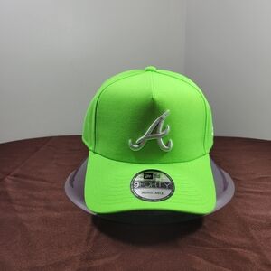 New Era Atlanta Braves Basic 9FORTY Snapback Hat Cap  Neon Green